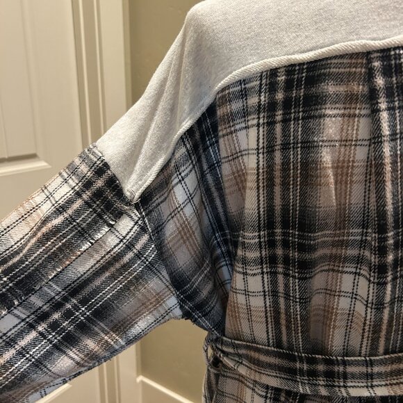 Miss Me Large Distressed Flannel Jacket/Shacket Oatmeal S MJ0207L - Picture 7 of 13